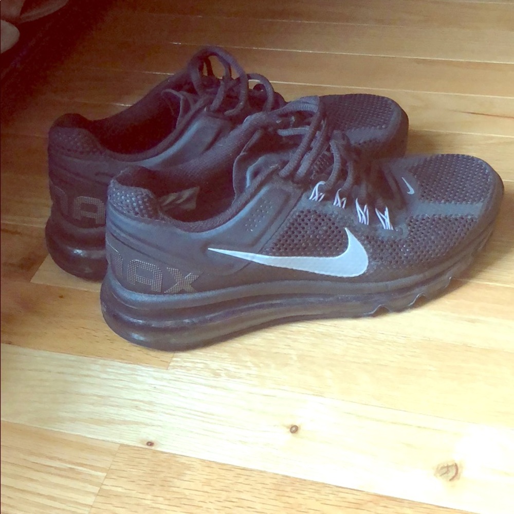 Never worn! Air max black womens 8.5!